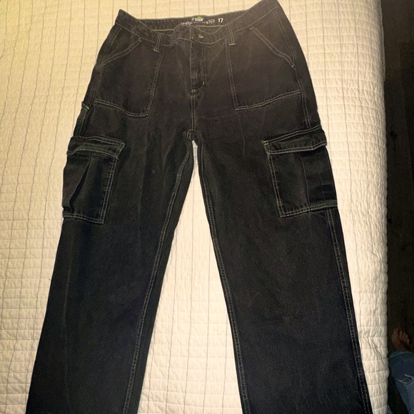 Hot Topic Denim High Rise Carpenter Size 17 Black with Green stitching - Picture 1 of 9